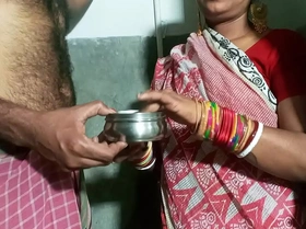 ससुर बहू से बोले पीठ पर तेल लगा दो, फिर गेट पर ही चोद दिया ! अश्लील पोर्न हिंदी में