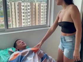 Mi gran hermanastro esta enfermo y le doy la follada de su vida para que se cure