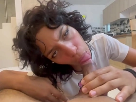 Linda chica latina me busca en mi casa y me exije que la folle duro a cambio de no acusarme con mi esposa por follarla. H.L.