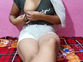 उसके चुत मे लंड डाला तो ओ उठ गई ओर चिलाई आ बोलके