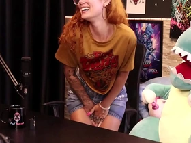 Disseram que ela não transava, então perguntou quem iria comer a bucetinha gostosa dela,  mostrando em seguida - Dracaryssg