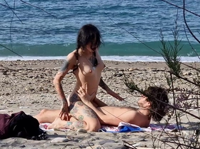 Beach sex between two passionate lovers. Female Squirting Orgasms at 7.40 and 13.25 - - Video shot with my new telephoto lens