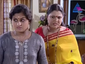 Chitra Shenoy, the elegant Mallu serial aunty lighting up the screen with her timeless charm
